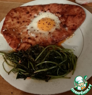 Яйца "в корзине" с копчёным шпинатом Яйца "в корзине" с копчёным шпинатом