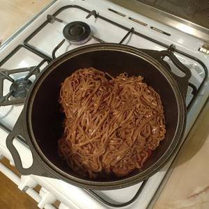 Гречневая лапша с говядиной и овощами Гречневая лапша с говядиной и овощами