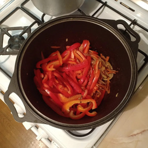 Гречневая лапша с говядиной и овощами Гречневая лапша с говядиной и овощами