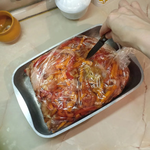 Курица, запеченная в рукаве с овощами Курица, запеченная в рукаве с овощами