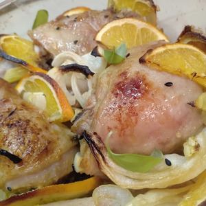 Курочка с луком и апельсинами