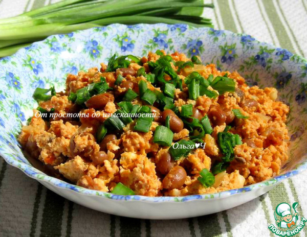 Менемен с фасолью и луком