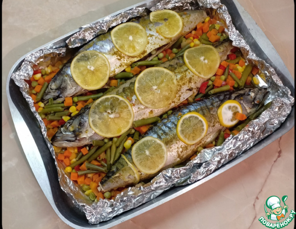 Скумбрия, запеченная с овощами