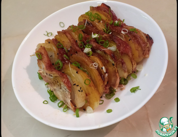 Свинина на шпажках с беконом и картофелем Свинина на шпажках с беконом и картофелем