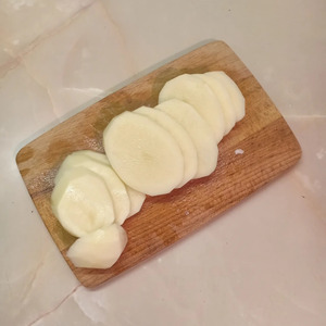 Свинина на шпажках с беконом и картофелем Свинина на шпажках с беконом и картофелем