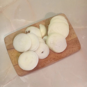 Свинина на шпажках с беконом и картофелем Свинина на шпажках с беконом и картофелем