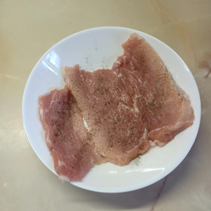 Свинина на шпажках с беконом и картофелем Свинина на шпажках с беконом и картофелем