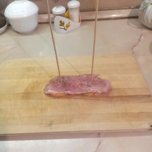 Свинина на шпажках с беконом и картофелем Свинина на шпажках с беконом и картофелем