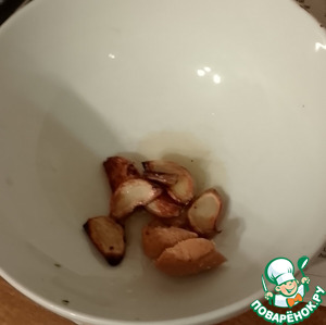 Зелёный лук с жареным чесноком, нутом