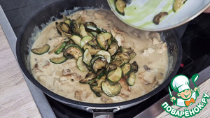 Фрикасе из цуккини и курицы