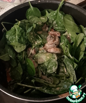 Фузилли с грибным соусом и шпинатом