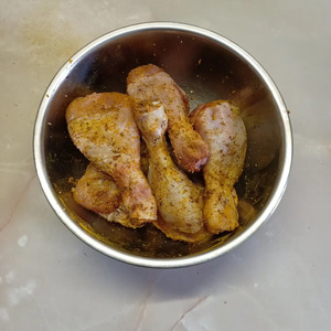 Куриные ножки, запеченные в рукаве, с рисом и овощами