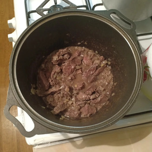 Мясо с фасолью в томатном соусе