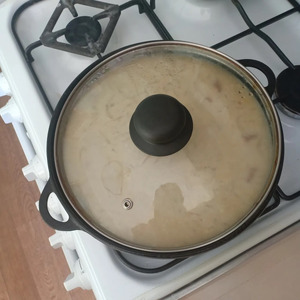 Мясо, тушеное со сметаной