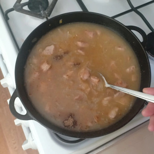 Мясо, тушеное со сметаной