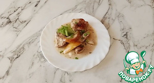 Свинина с яблоками и грибами