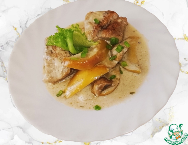 Свинина с яблоками и грибами